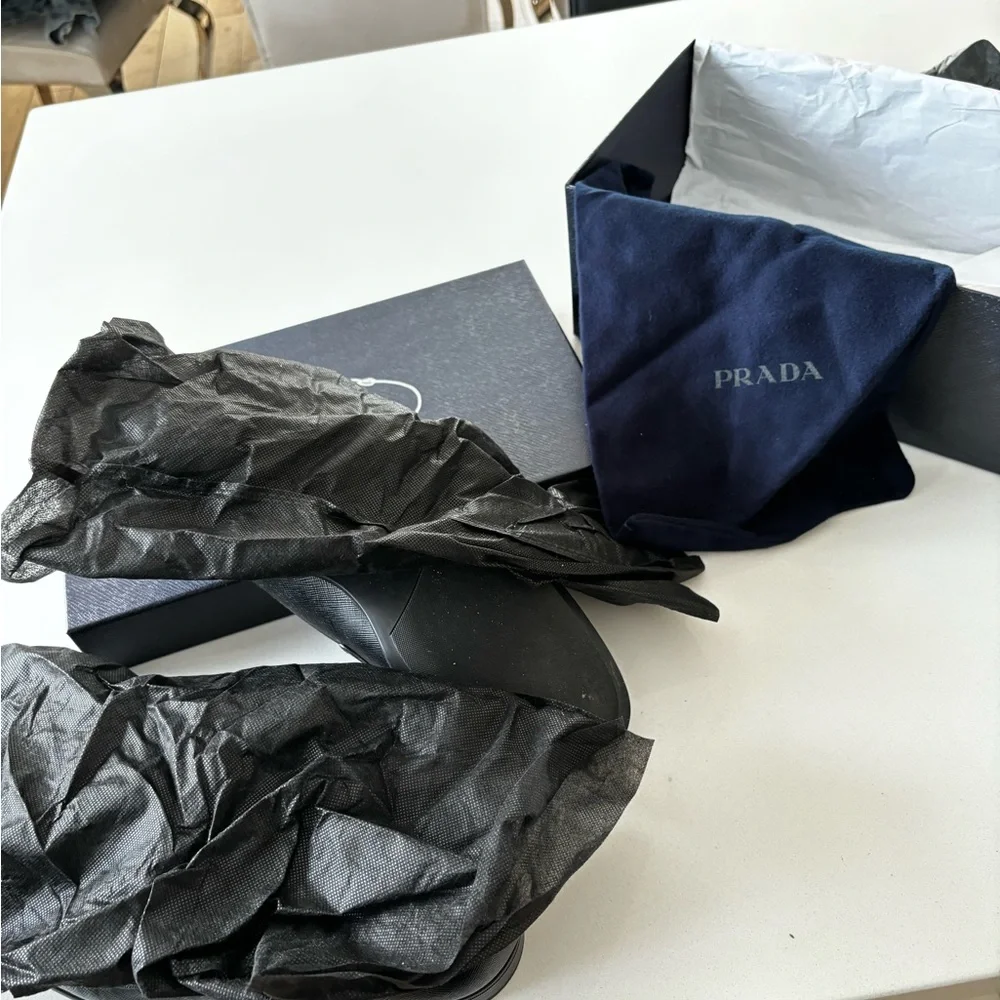 ‼️SOLD‼️
MENS PRADA saffiano leather loafers - Picture 7 of 11